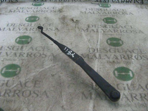 Left front windshield wiper - front,